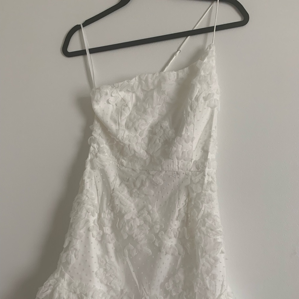Selfie Leslie White Floral One Shoulder Dress